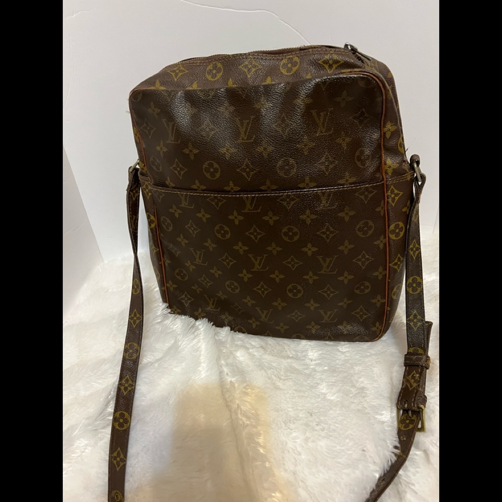 Vintage crossbody Louis Vuitton Bag